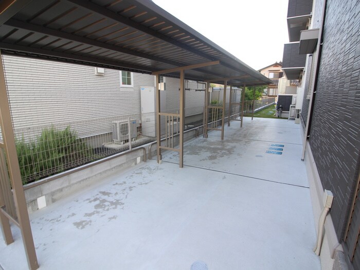 物件外観写真3　(駐輪場)