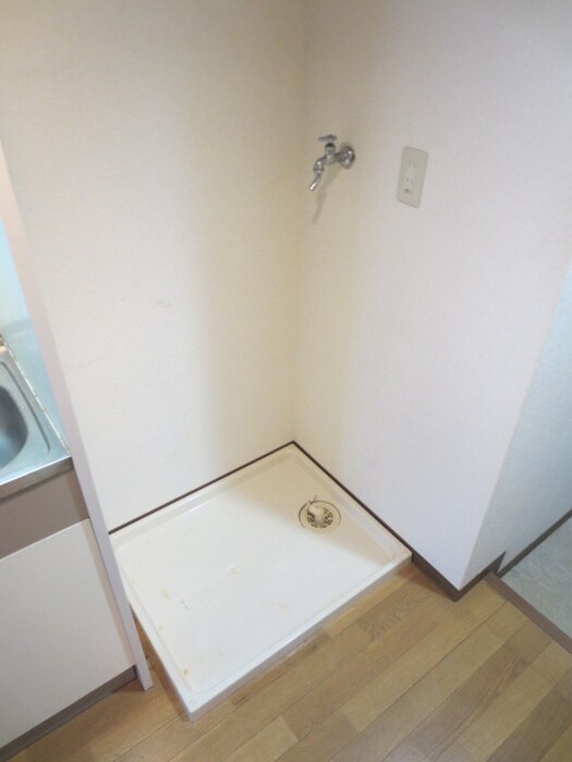 物件内観写真9　(洗濯機置場)