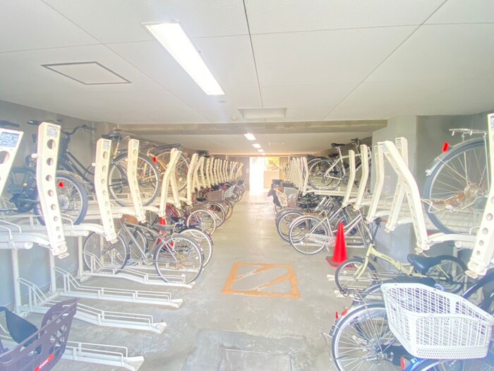 物件外観写真3　(駐輪場)