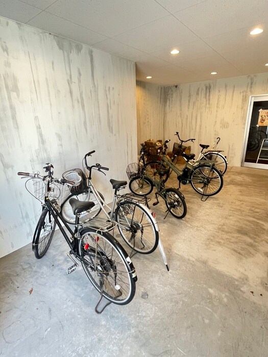 物件外観写真2　(駐輪場)