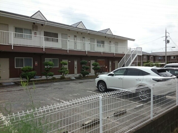 物件外観写真2　(駐車場)