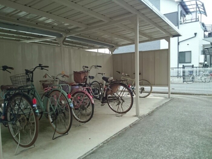 物件外観写真3　(駐輪場)