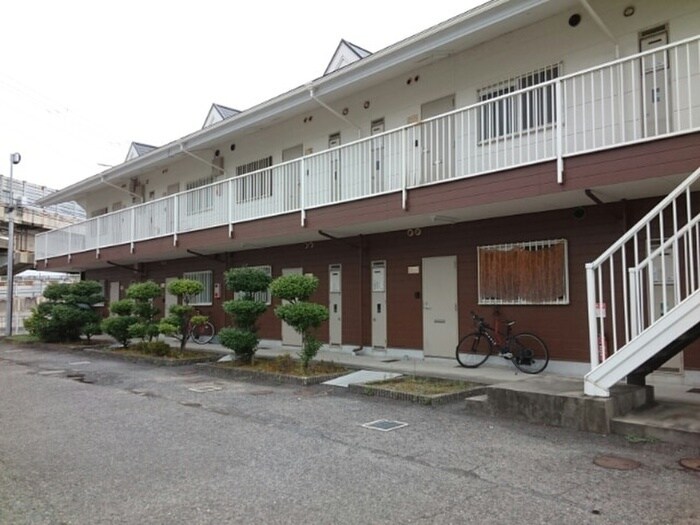 物件外観写真4　(エントランス部分)