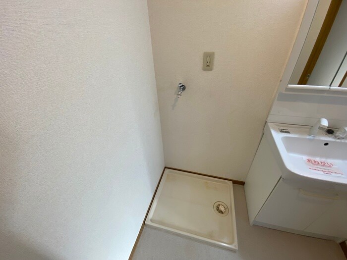 物件内観写真13　(洗濯機置場)