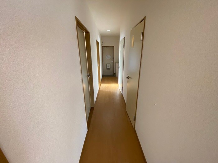 物件内観写真18　(廊下)