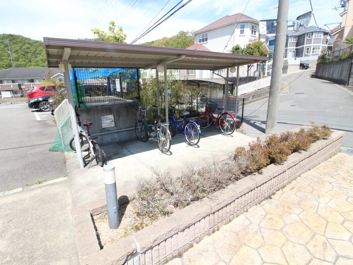 物件外観写真3　(駐輪場)