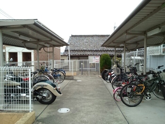 物件外観写真3　(駐輪場)