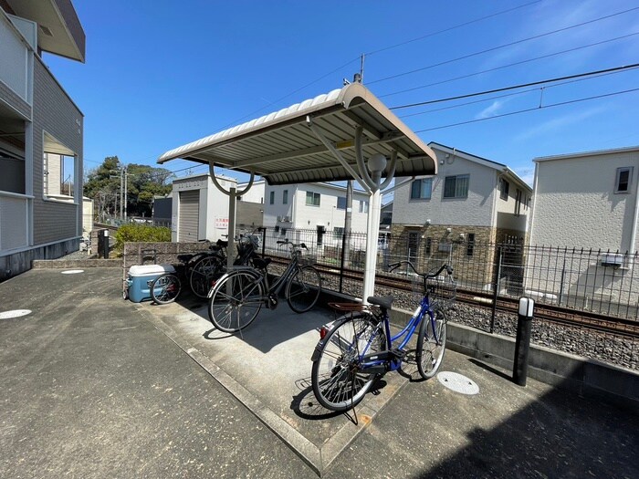 物件外観写真4　(駐輪場)