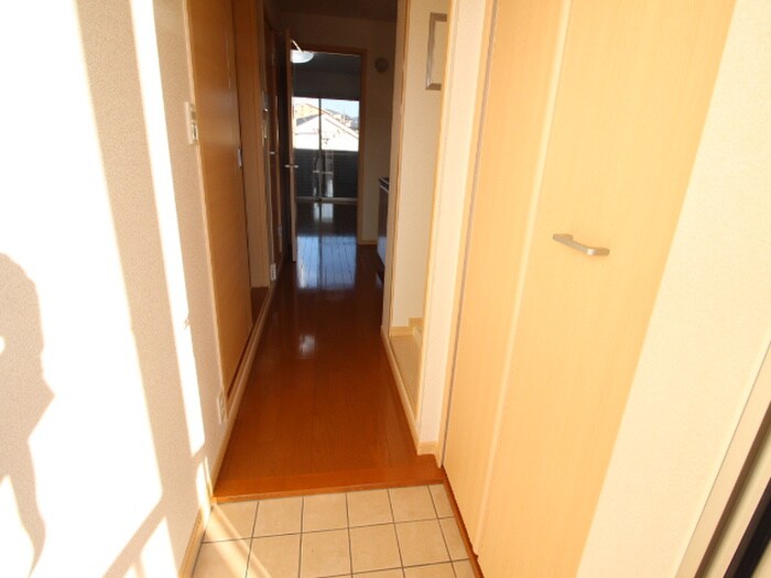 物件内観写真18　(玄関)