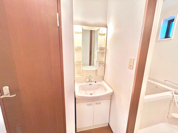 ヴォヌール・ミチの洗面