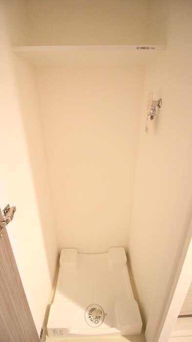 物件内観写真10　(洗濯機置場)