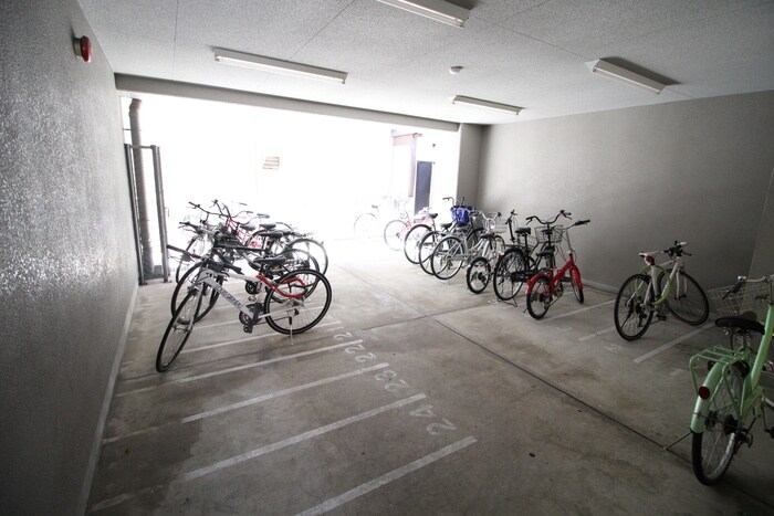 物件外観写真5　(駐輪場)