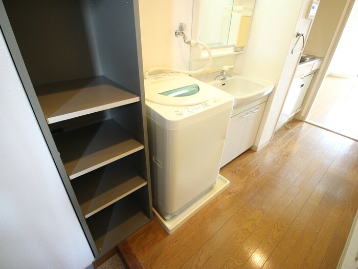 物件内観写真13　(洗濯機置場)