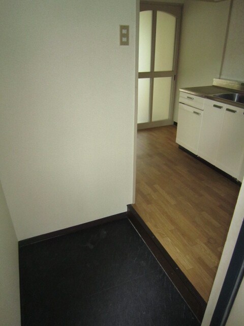 物件内観写真4　(玄関)