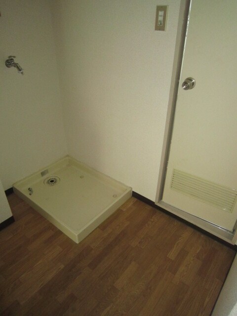 物件内観写真12　(洗濯機置場)