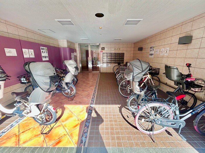 物件外観写真5　(駐輪場)