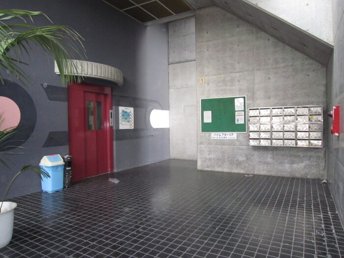 物件外観写真6　(エントランス部分)