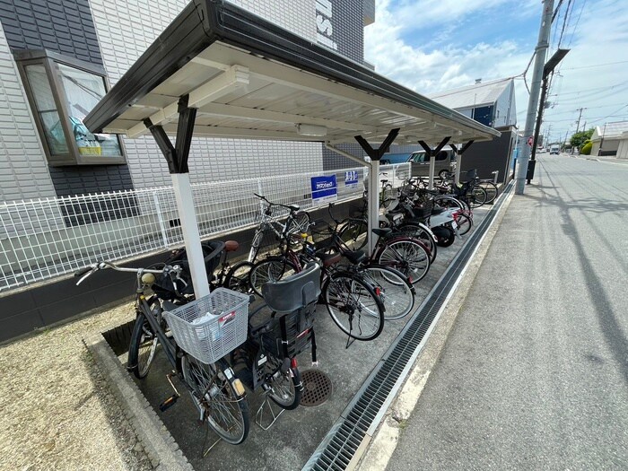 物件外観写真5　(駐輪場)