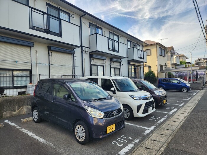 物件外観写真2　(駐車場)