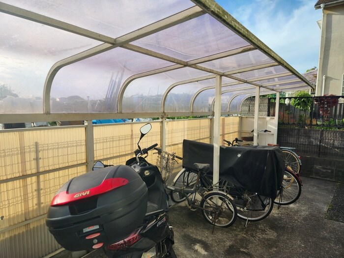 物件外観写真3　(駐輪場)