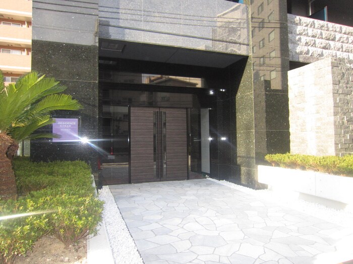 物件外観写真2　(エントランス部分)