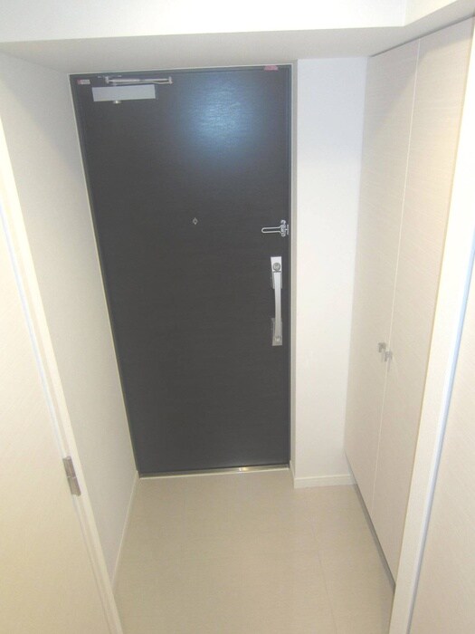 物件内観写真12　(玄関)