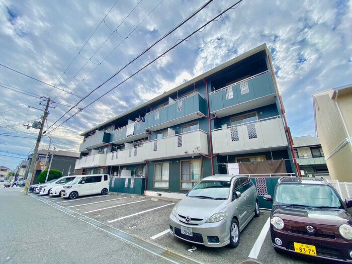 物件外観写真4　(エントランス部分)