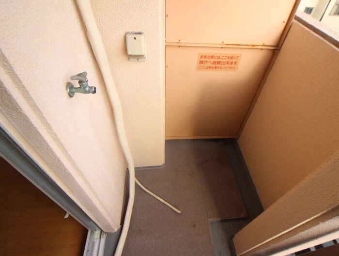 物件内観写真10　(洗濯機置場)