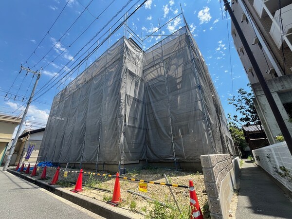 建築中