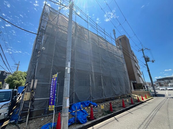 建築中