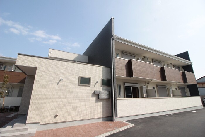 物件外観写真3　(エントランス部分)