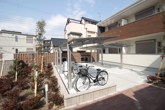 物件外観写真4　(駐輪場)