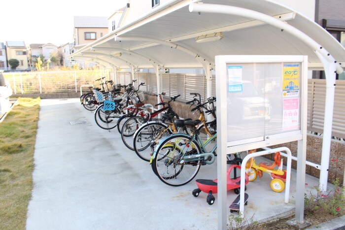 物件外観写真5　(駐輪場)