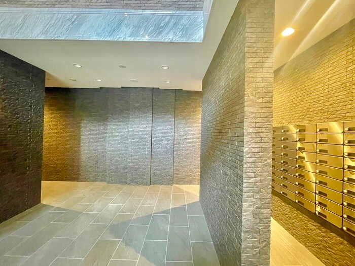 物件外観写真4　(エントランス部分)