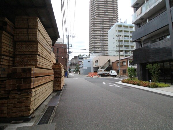 建築中