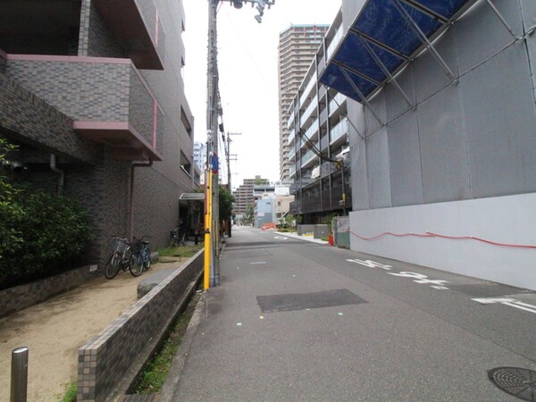 建築中