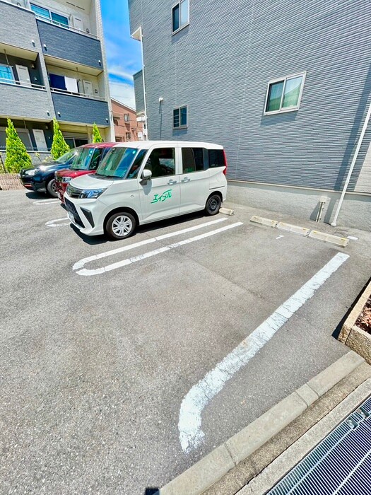 物件外観写真3　(駐車場)