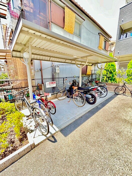 物件外観写真4　(駐輪場)