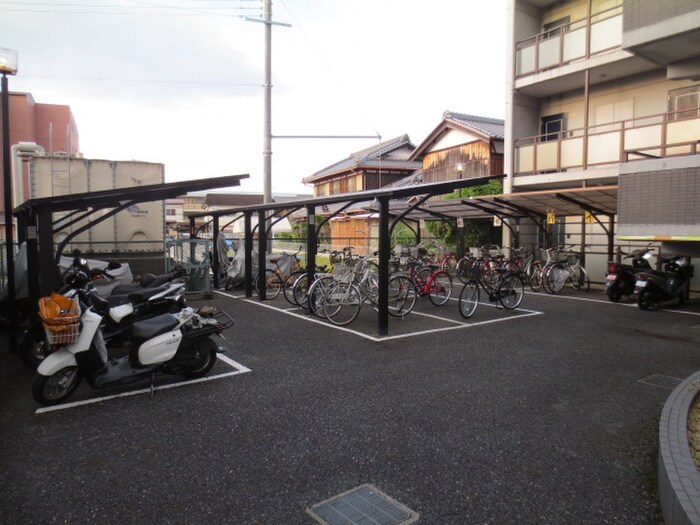 物件外観写真3　(駐輪場)
