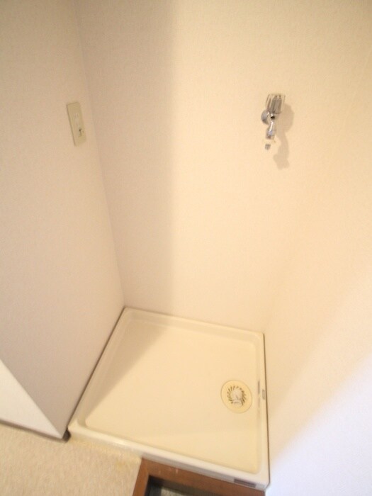 物件内観写真12　(洗濯機置場)