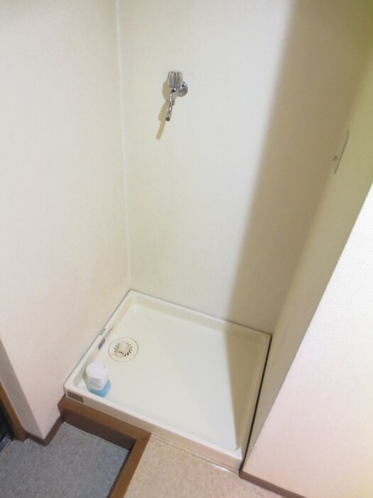 物件内観写真13　(洗濯機置場)