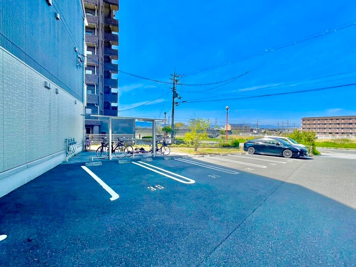 物件外観写真5　(駐車場)