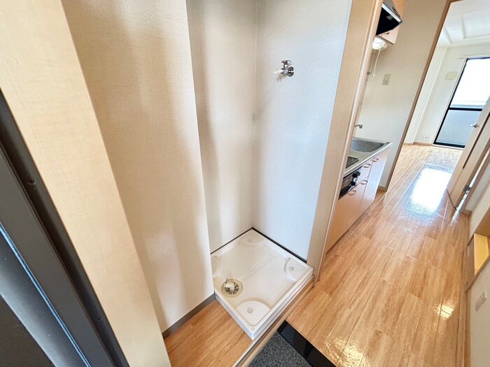 物件内観写真14　(洗濯機置場)