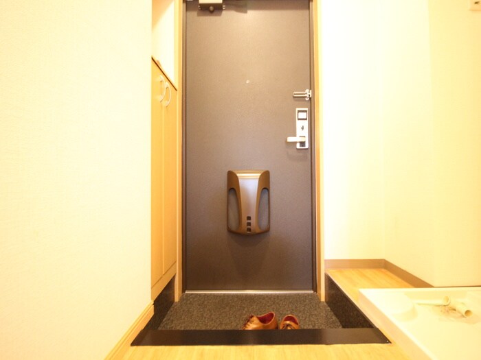 物件内観写真15　(玄関)