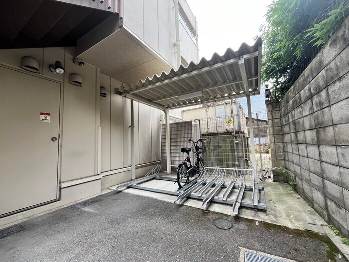 物件外観写真4　(駐輪場)
