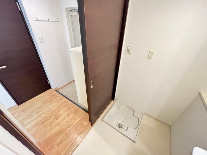 物件内観写真16　(洗濯機置場)