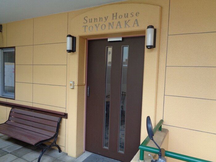 物件外観写真2　(エントランス部分)