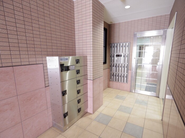 物件外観写真3　(エントランス部分)