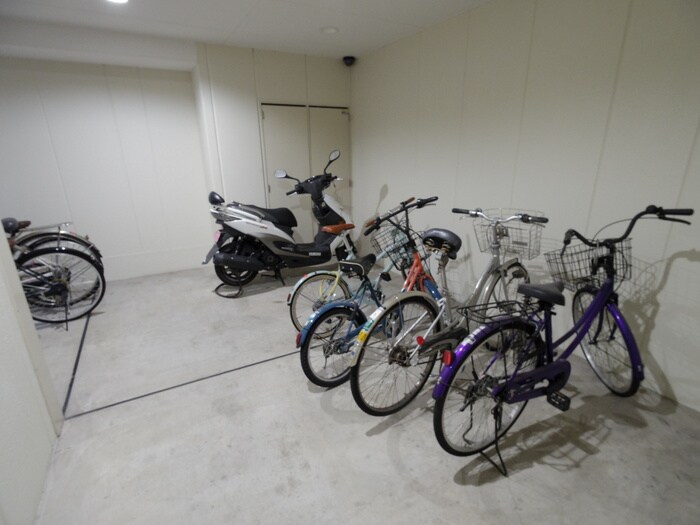 物件外観写真4　(駐輪場)