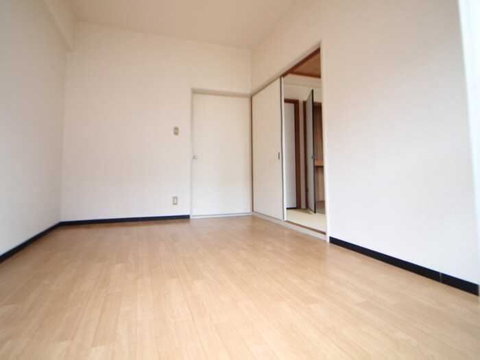 物件内観写真10　(居室)